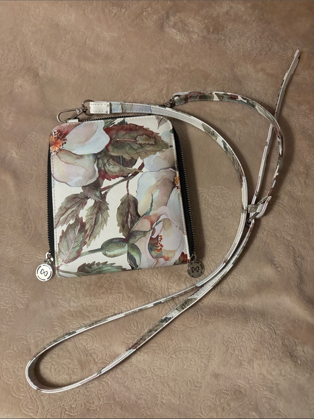 Coco + Carmen White Floral Crossbody with Green Leaves - Picture 3 of 7